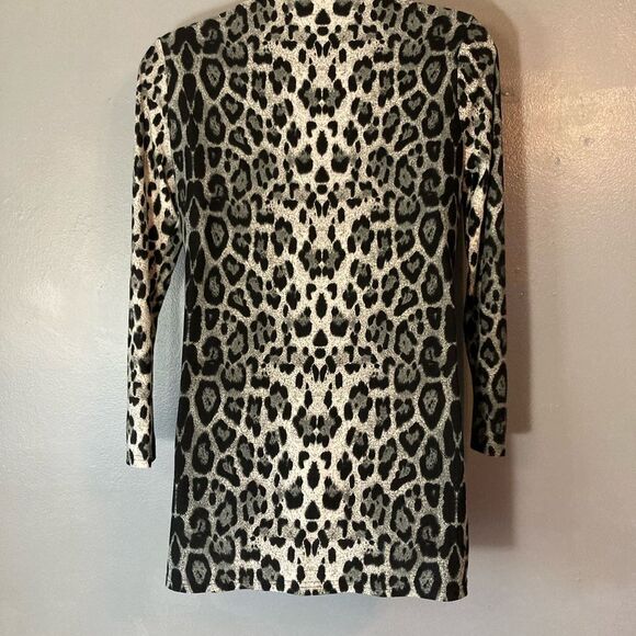 Leopard Print Button Up Women's Top - Picture 4 of 4